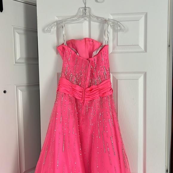 Tiffany design bright Barbie pink formal dress - Picture 6 of 7